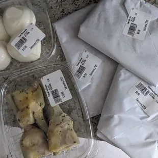 the contents of a meal