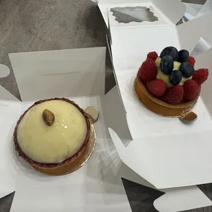 Lemon tart, berry tart