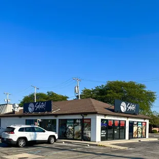 Located at the SE corner of Glendale and Reynolds.