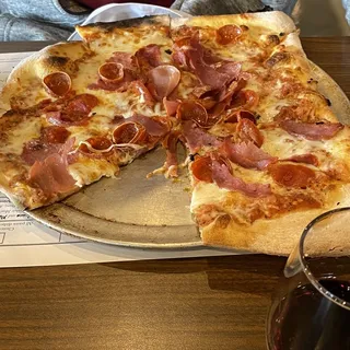 Salute Special Pizza