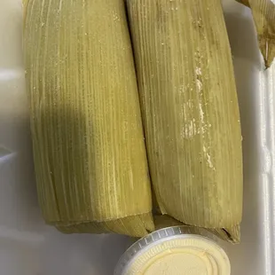 Corn 2 Tamales de Elote con Crema Salvadorena (2 corn tamales with Salvadoran cream)