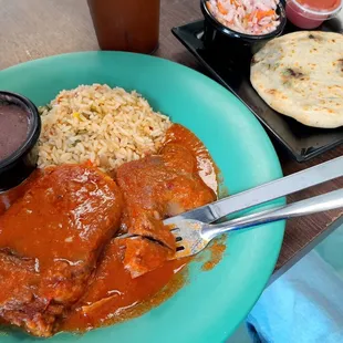 Lengua de res guisado, with a side of pupusa con frijol y calabaza.