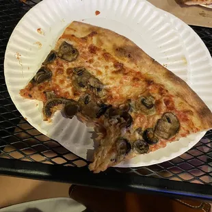 Mushroom and olive pizza