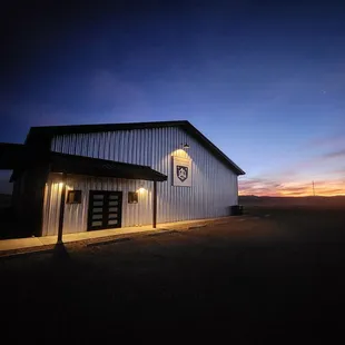 a white building at dusk