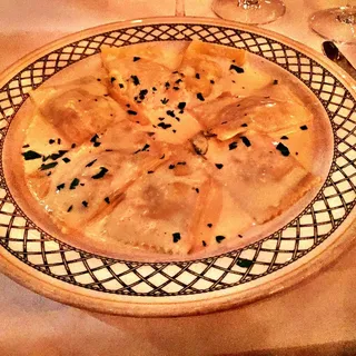 Ravioli al Burro e Salvia
