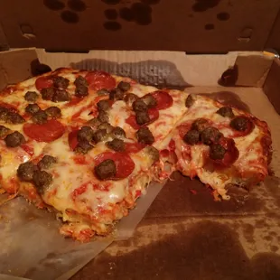 Sicilian Pizza with pepperoni and Meatballs... Yum!!!
