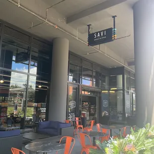 the outside of a restaurant