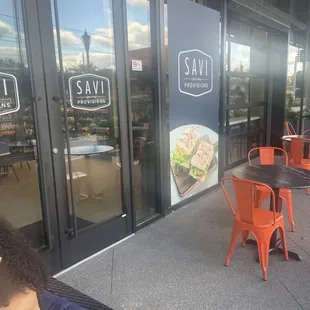 the outside of a restaurant