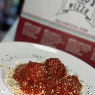 a plate of spaghetti and sauce
