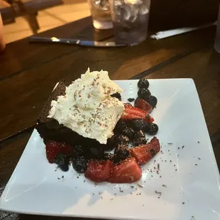 Brownie with fresh fruit