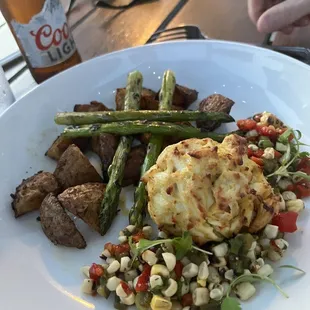Crab cake with perfectly cooked asparagus