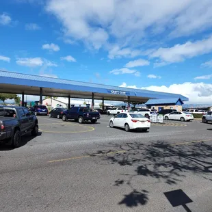 Wednesday, April 6th, 2022 The closure of the four pumps resulted in long lines that go as far as Makolu Street.