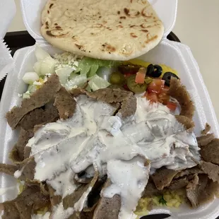 Lamb gyro platter with white sauce