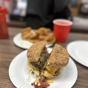Sams Triple cheese burger (instagram: wooneats)