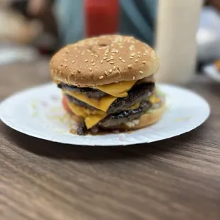 Sams Triple cheese burger