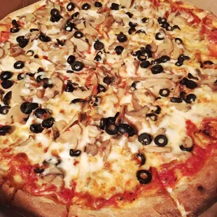 Mushroom &amp; black olive pizza