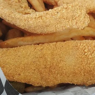 3 piece w/2  sides special (fries and fried okra )