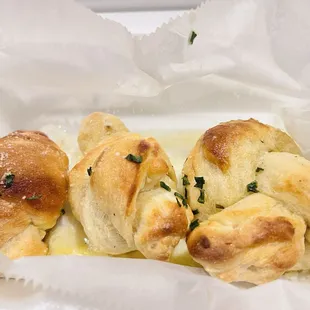 Garlic knots