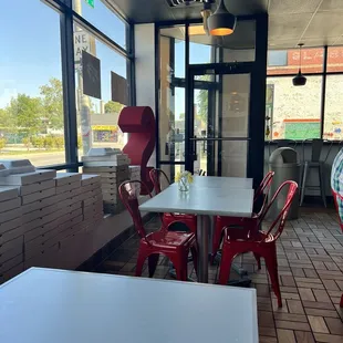 Darling seating area!