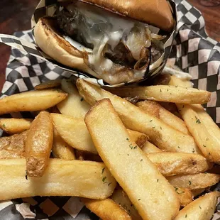 Jucy Lucy w/ steak fries