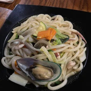 17. Haemul Bokgeum Udon