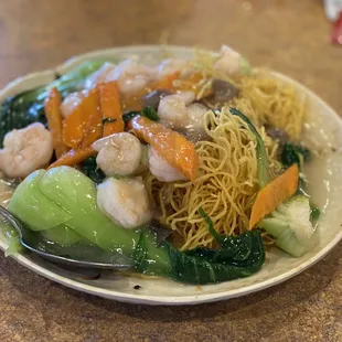 Shrimp with pan fried noodle