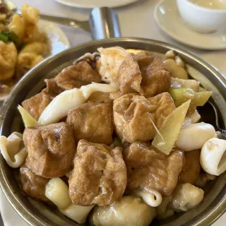 27. Seafood with To-Fu Soup