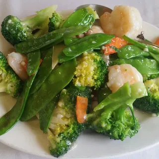 102. Snow Peas and Broccoli Shrimp