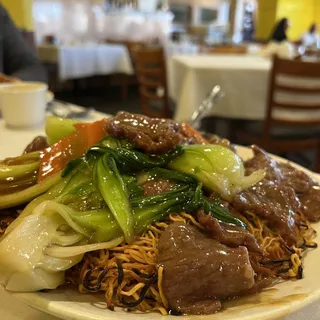 Beef Chow Mein with Tender Green /