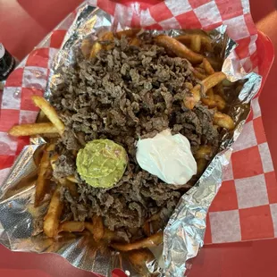 Carne asada fríes.  Theres more under the fries.