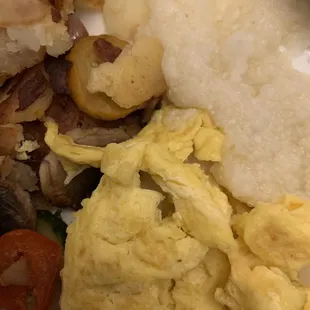 Veggie fries, eggs and grits