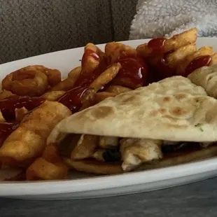 Chicken broccoli flatbread with curly fries