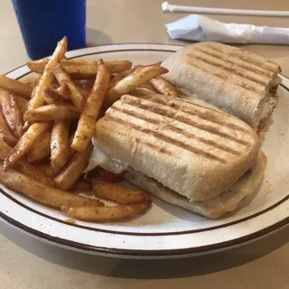 Southwest Chipotle Chicken Pesto Signature Sandwich