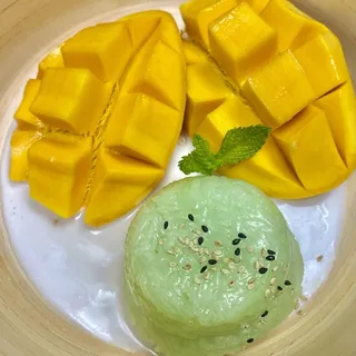 Mango with Sweet Coconut Rice