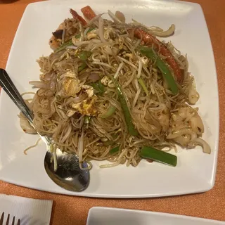 N6. Singapore Noodle