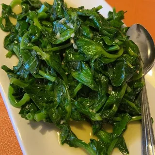 V6. Snowpea Leaf with Garlic