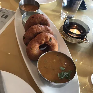 Medhu Vadai (3 Pieces).