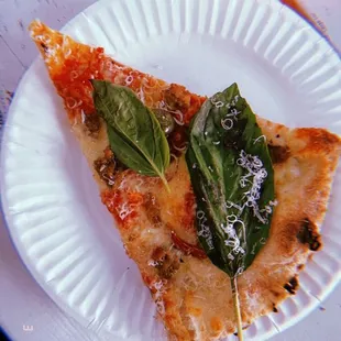 Pizza with basil, garlic, serrano peppers &amp; pepperoni