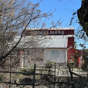 a view of the outside of the building