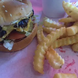 Crinkle cut fries: good, but I prefer the thinner fries at Sammie's on Rollins Road.