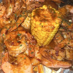 Special, 1 pound of Shrimp, corn, egg and potato!