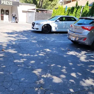 Parking lot. 5 slots. Good parking on Friday at 3pm. Street. Parking is hard