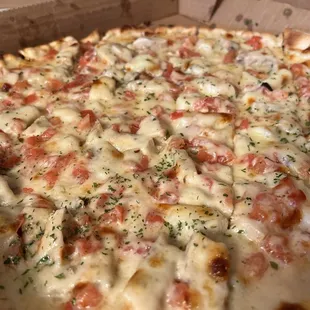 Large Chicken Alfredo pizza with tomatoes added