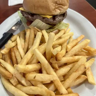 Cheeseburger w/ Fries