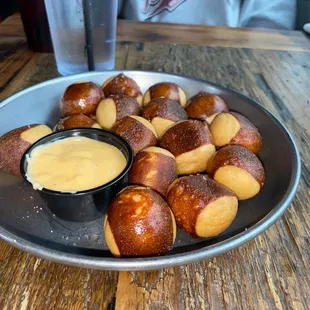 Fretboard Beer Cheese and pretzels