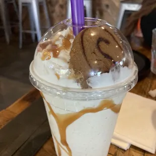 Vanilla milkshake to go