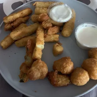 4 mix platter mushrooms,mozzarella sticks,double zucchini