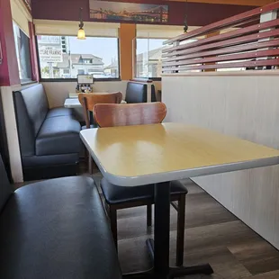 Clean and comfortable dining area.