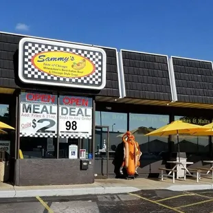 the outside of the restaurant