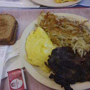 a plate of breakfast food